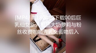 新来的美女模特全程露脸深夜撩骚互动狼友，揉奶玩逼勾搭大哥，让大哥抠逼揉奶，各种抽插爆草