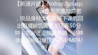 黑丝美少妇一门心思的玩手机 嘿嘿咱就专门拍你的小BB