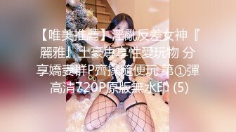 大神尾随偷拍美女裙底风光棕色开叉裙身高170+极品美女盏灯底下抄底白内内